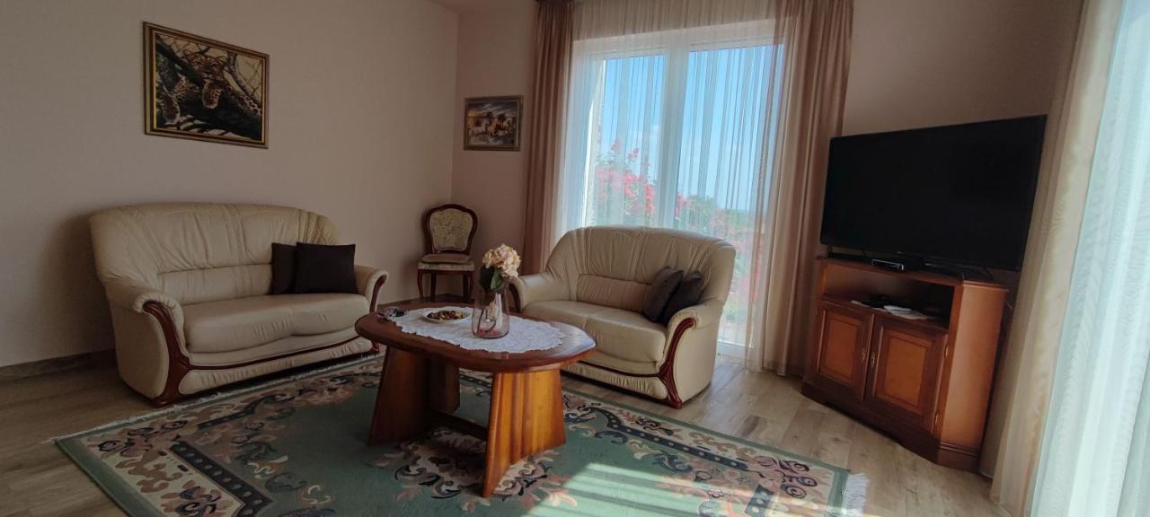 Diosd White Column House 아파트 외부 사진